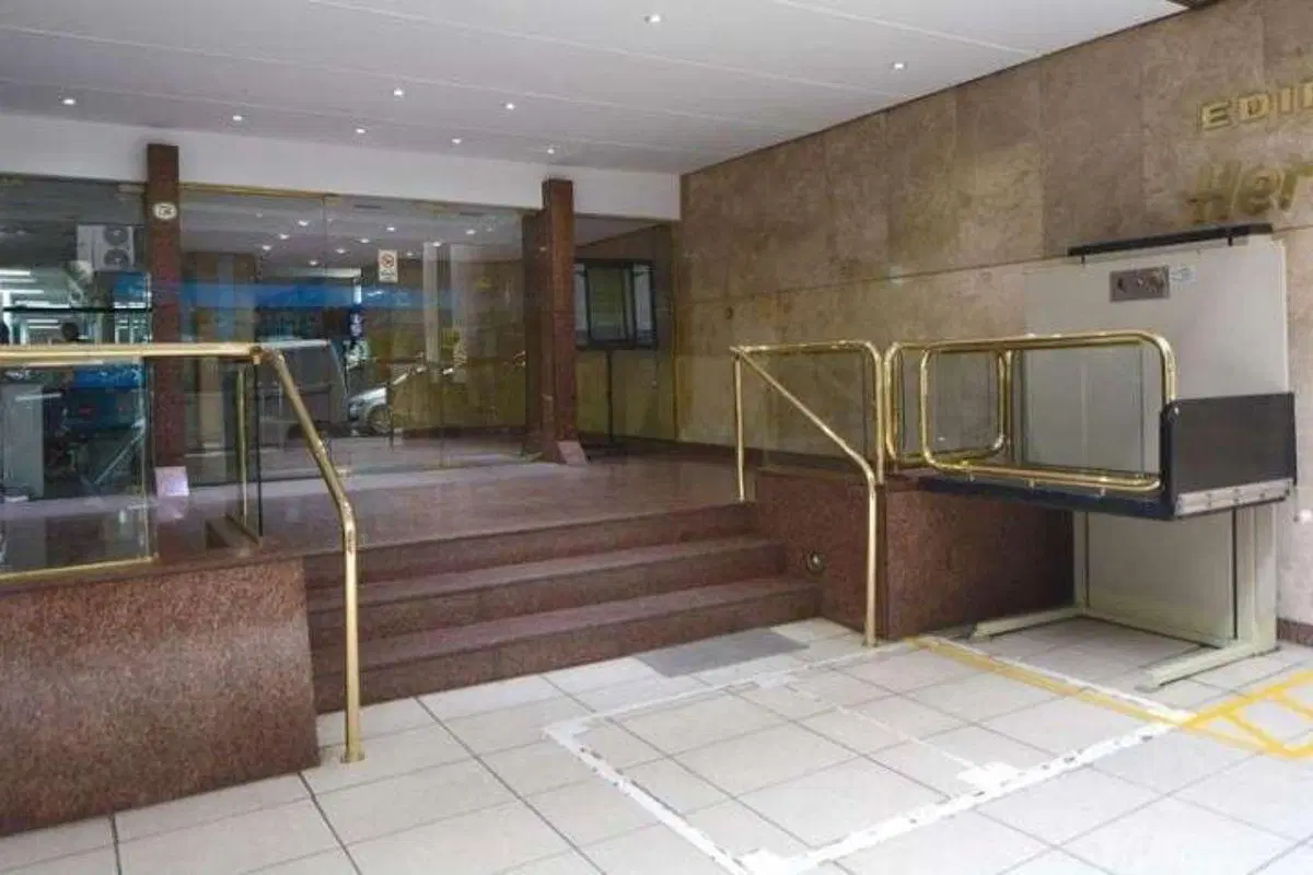 Alquiler de oficinas libres en zona microcentro, Bartolomé mitre al 700 1