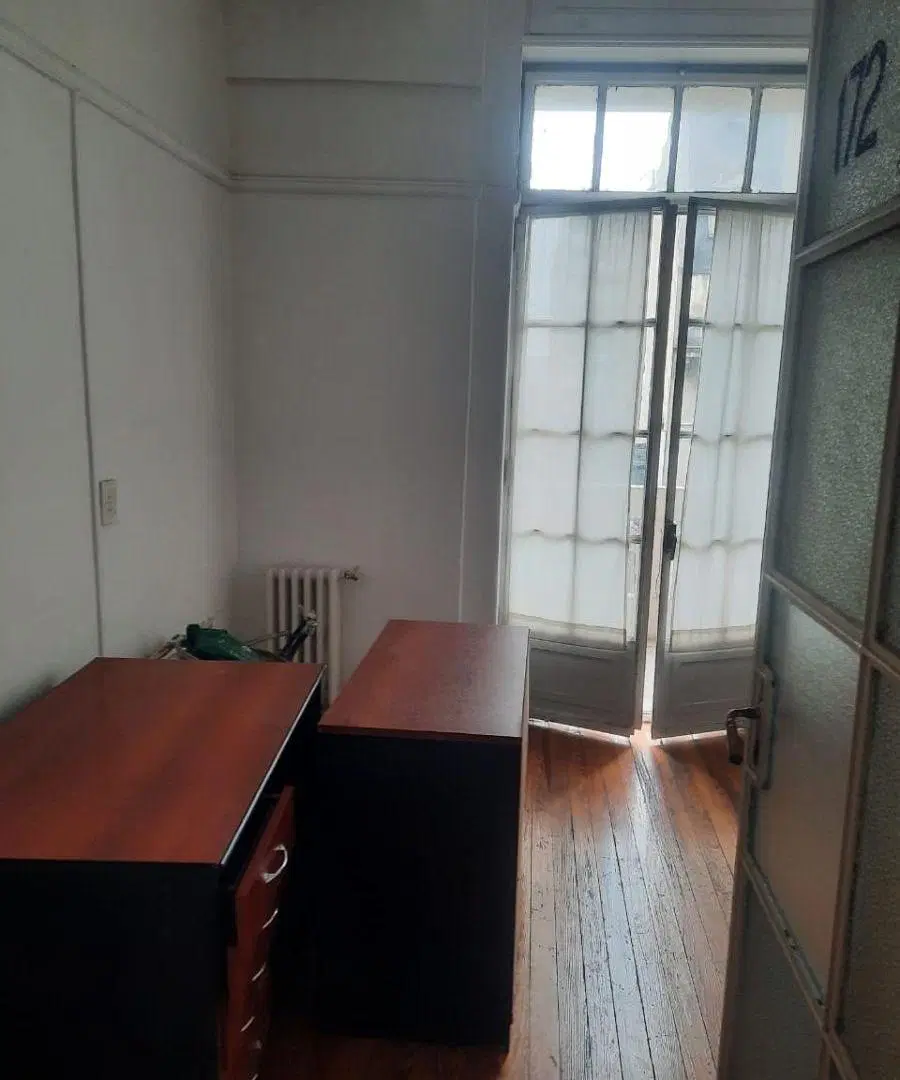Venta de Oficina en Galería Barolo av. de mayo al 1300 piso 7 con balcón mirando a la avenida 1