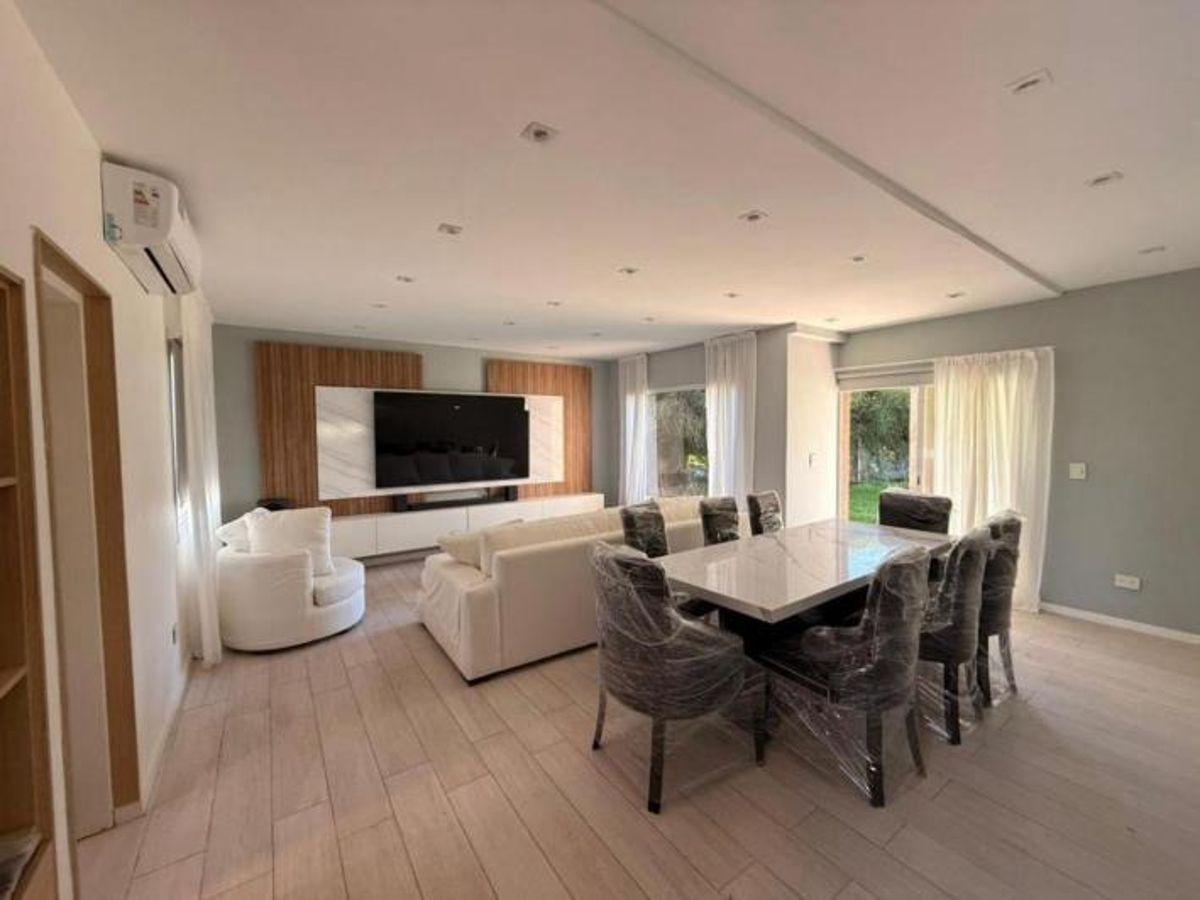 Foto de Venta de Casa en zona Harás Santa María Escobar, imagen 5
