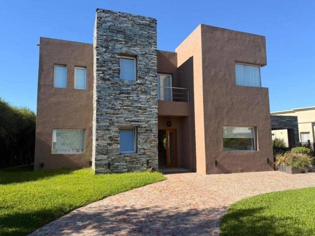 Foto de Venta de Casa en zona Harás Santa María Escobar, imagen 1