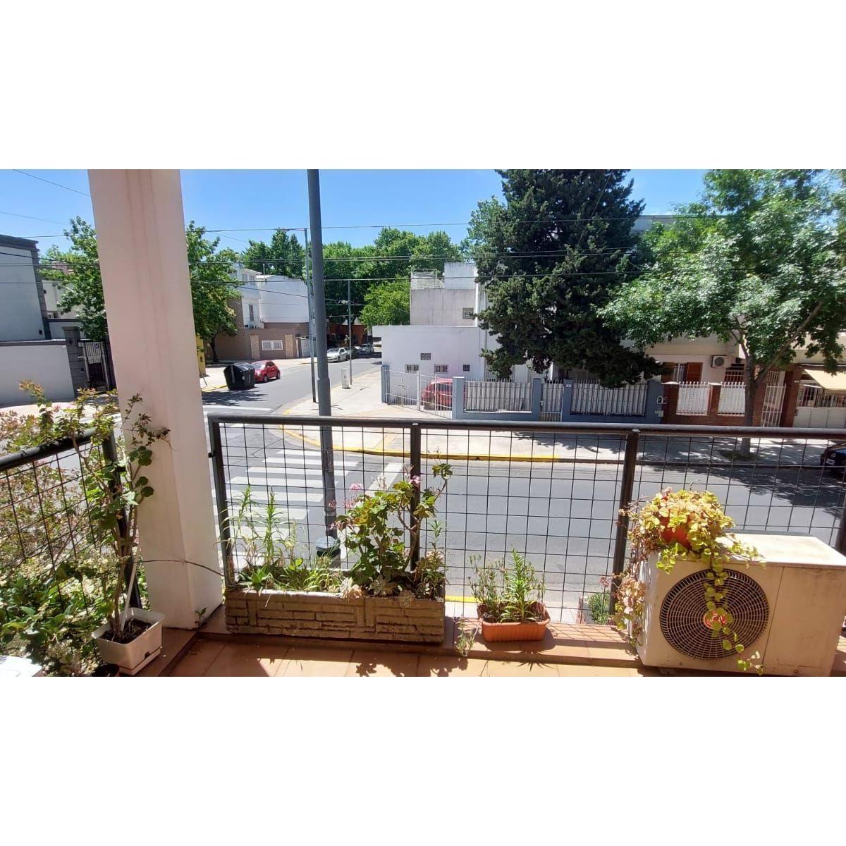 Venta - Liniers - Casa en Esquina con Terraza y Parrilla - Apto Credito Hipotecario 3