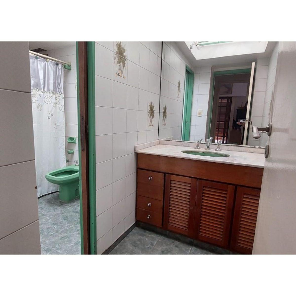 Venta - Liniers - Casa en Esquina con Terraza y Parrilla - Apto Credito Hipotecario 2