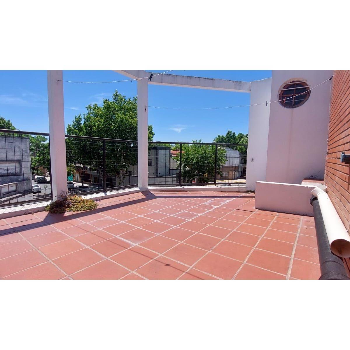 Venta - Liniers - Casa en Esquina con Terraza y Parrilla - Apto Credito Hipotecario 4