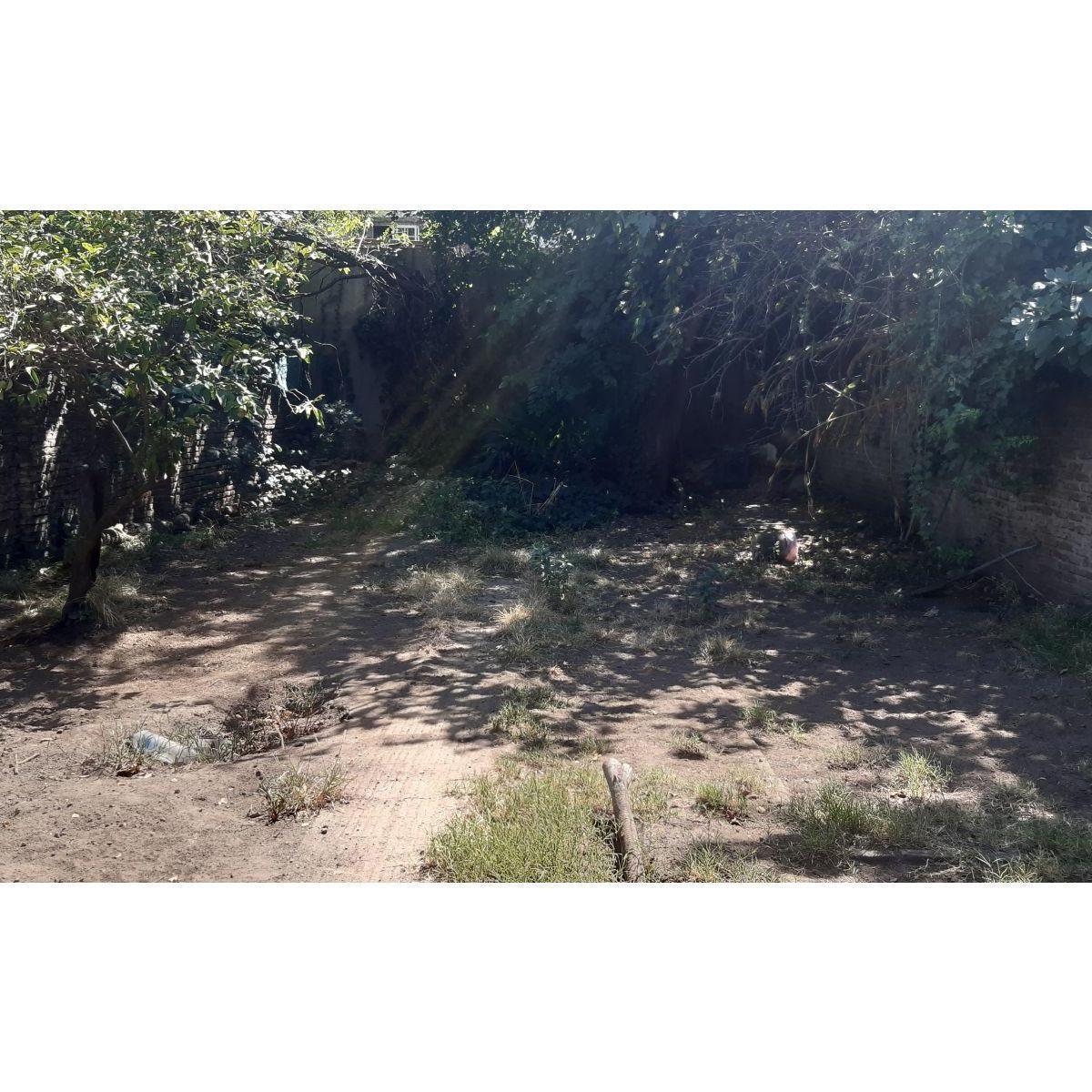 Casa a Refaccionar en Dos Plantas con Local Grande Sobre Excelente Lote 3