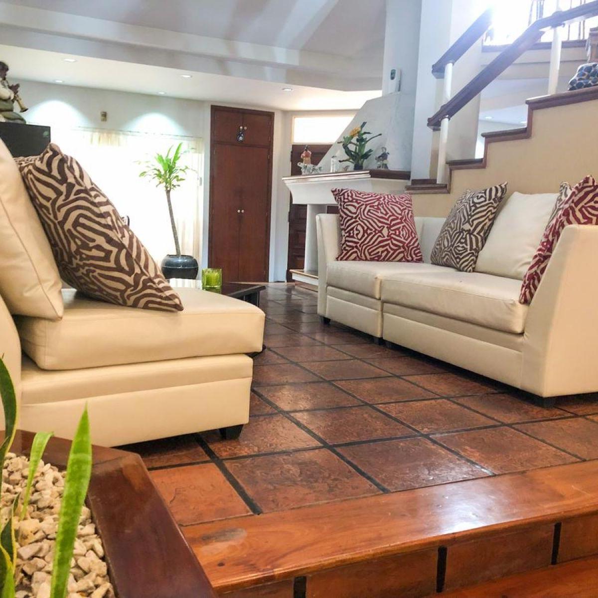Venta Chalet 6 Ambientes, Villa Luzuriaga