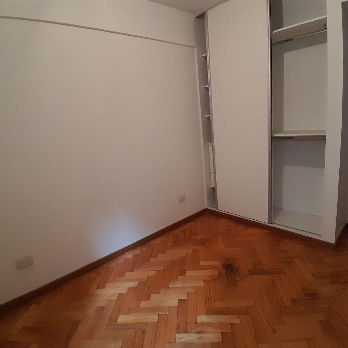 Piso 4 Ambientes con Dependencias - Barracas - Plaza Colombia 3