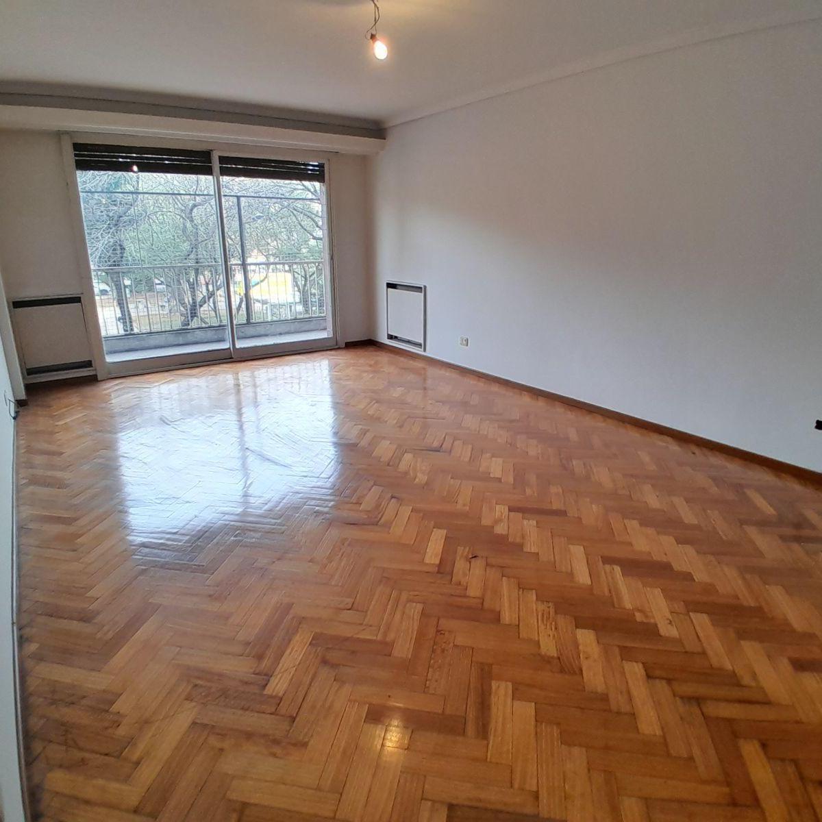 Piso 4 Ambientes con Dependencias - Barracas - Plaza Colombia 1