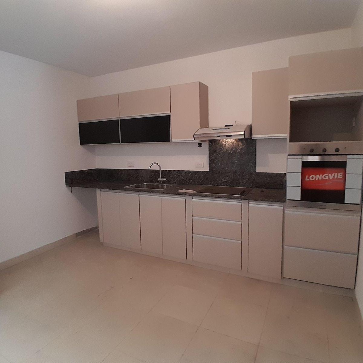 Piso 4 Ambientes con Dependencias - Barracas - Plaza Colombia 4