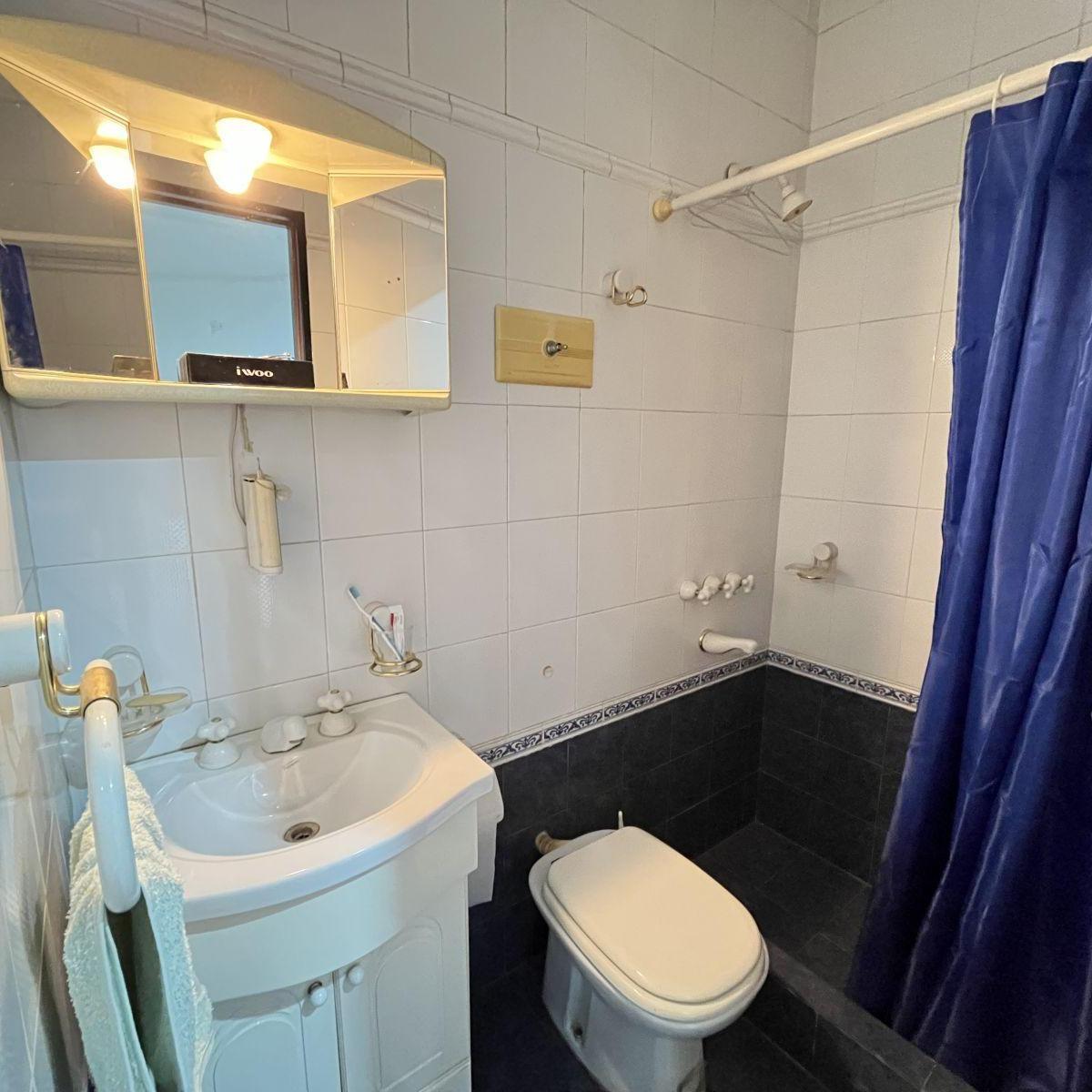 Venta - Parque Chacabuco - Casa - Lote Propio - 3 Plantas - Garage y Quincho - Apto Credito Hipotecar 5