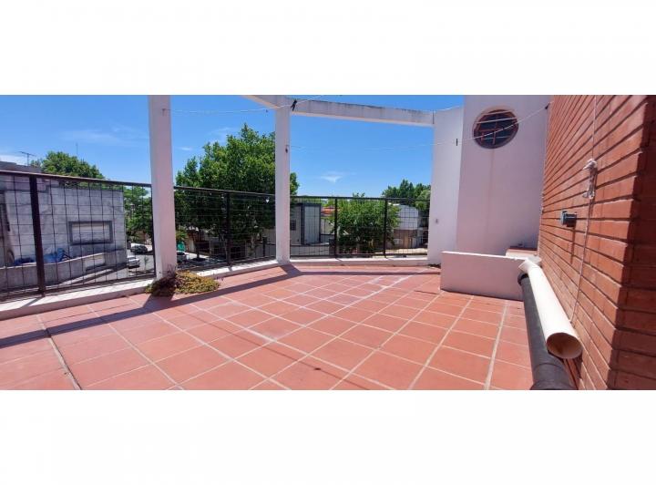 Venta - Liniers - Casa en esquina con terraza y parrilla- APTO CREDITO HIPOTECARIO 4
