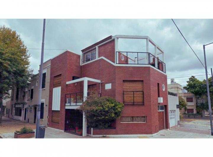 Venta - Liniers - Casa en esquina con terraza y parrilla- APTO CREDITO HIPOTECARIO 3