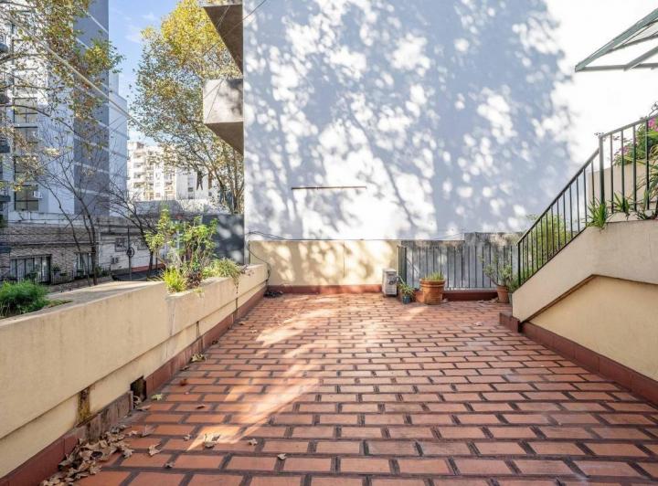 PH con Terraza y Patio, 9 Amb. 2 Consultorios Habilitados, 120m2, venta USD 340.000 4