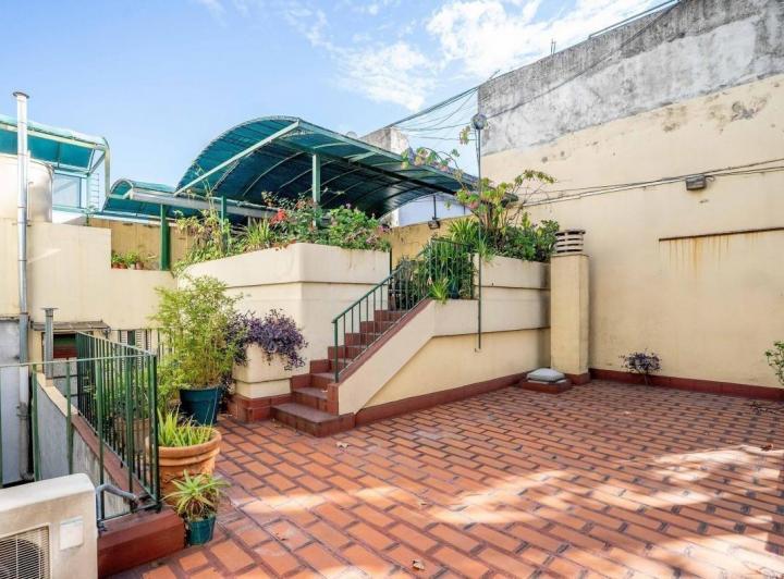 PH con Terraza y Patio, 9 Amb. 2 Consultorios Habilitados, 120m2, venta USD 340.000 2