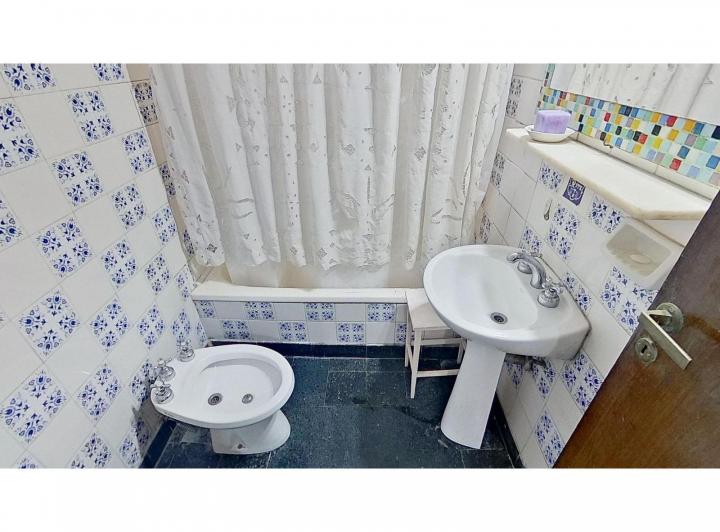 Venta - Excelente departamento de 3 ambientes mas dependencia en Caballito 2