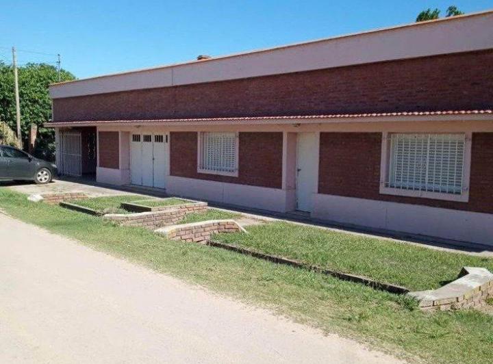 Casa Quinta Sauce Viejo  5 ambientes + Pileta + Cancha de Padle + Jardín + Cochera + Parrilla 1
