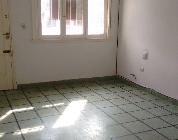 OLIVOS en ALQUILER casa muy comoda con 2 dorm, living comedor, cocina comedor, , baño, garage, patio 2