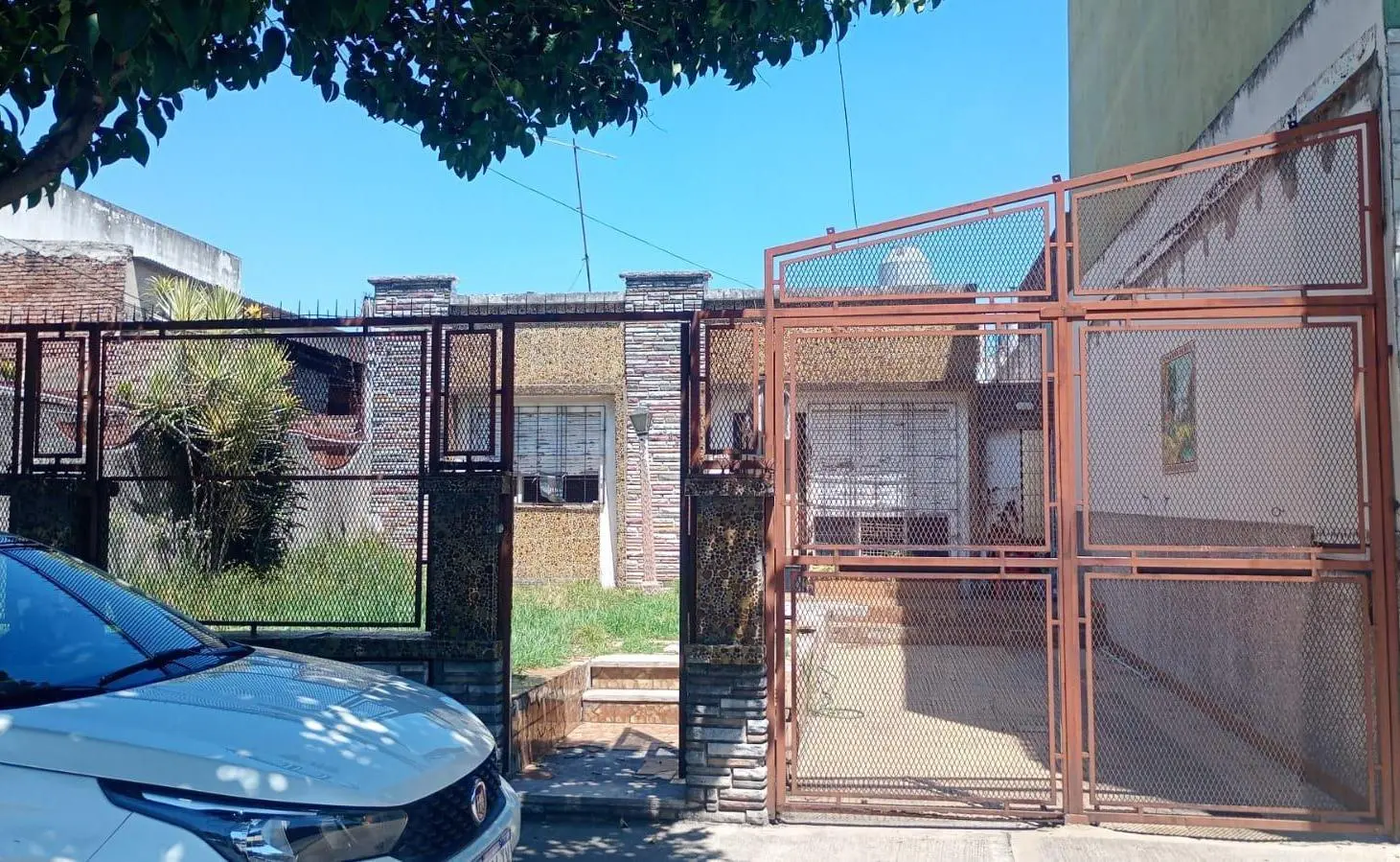 Casa en Venta en VILLA LUGANO con 6 ambientes 2 Cocinas 2 Baños Garaje Fondo libre 5