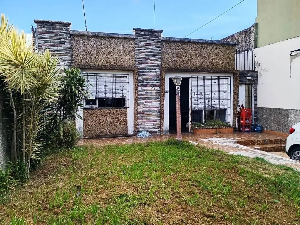 Casa en Venta en VILLA LUGANO con 6 ambientes 2 Cocinas 2 Baños Garaje Fondo libre 3