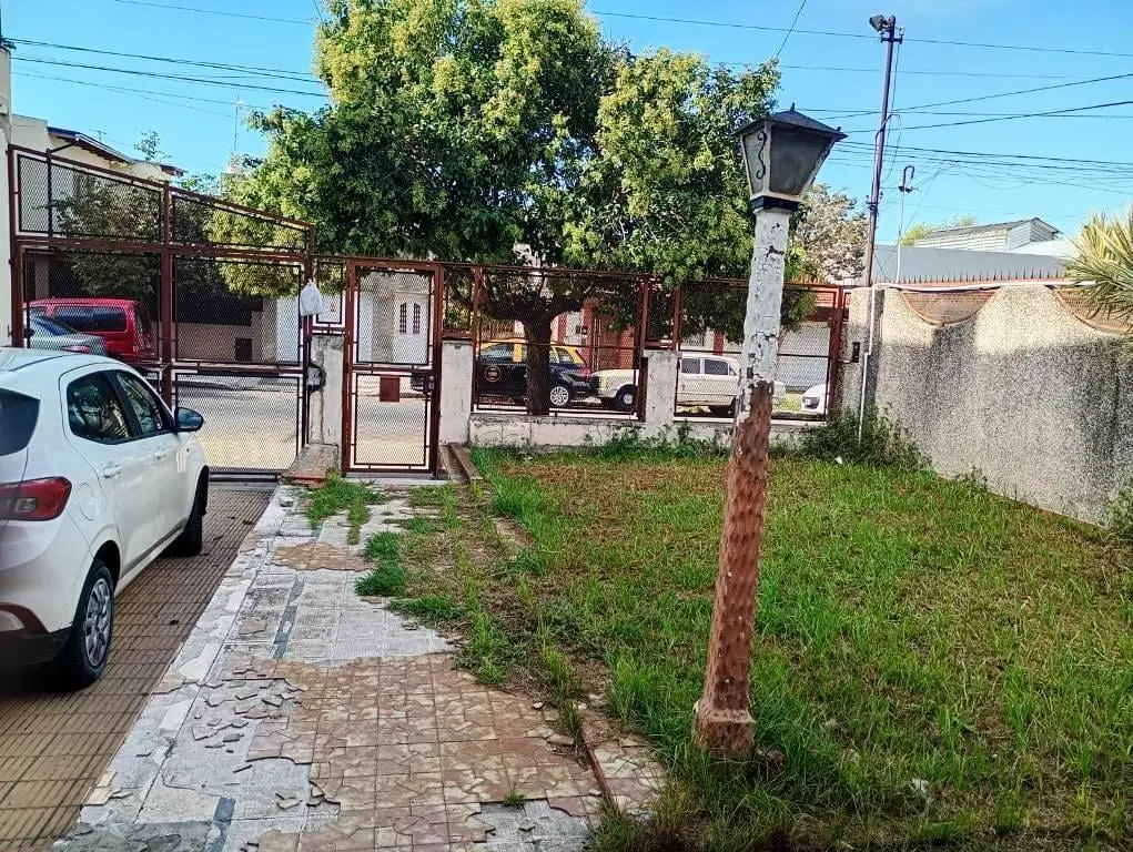 Casa en Venta en VILLA LUGANO con 6 ambientes 2 Cocinas 2 Baños Garaje Fondo libre 2