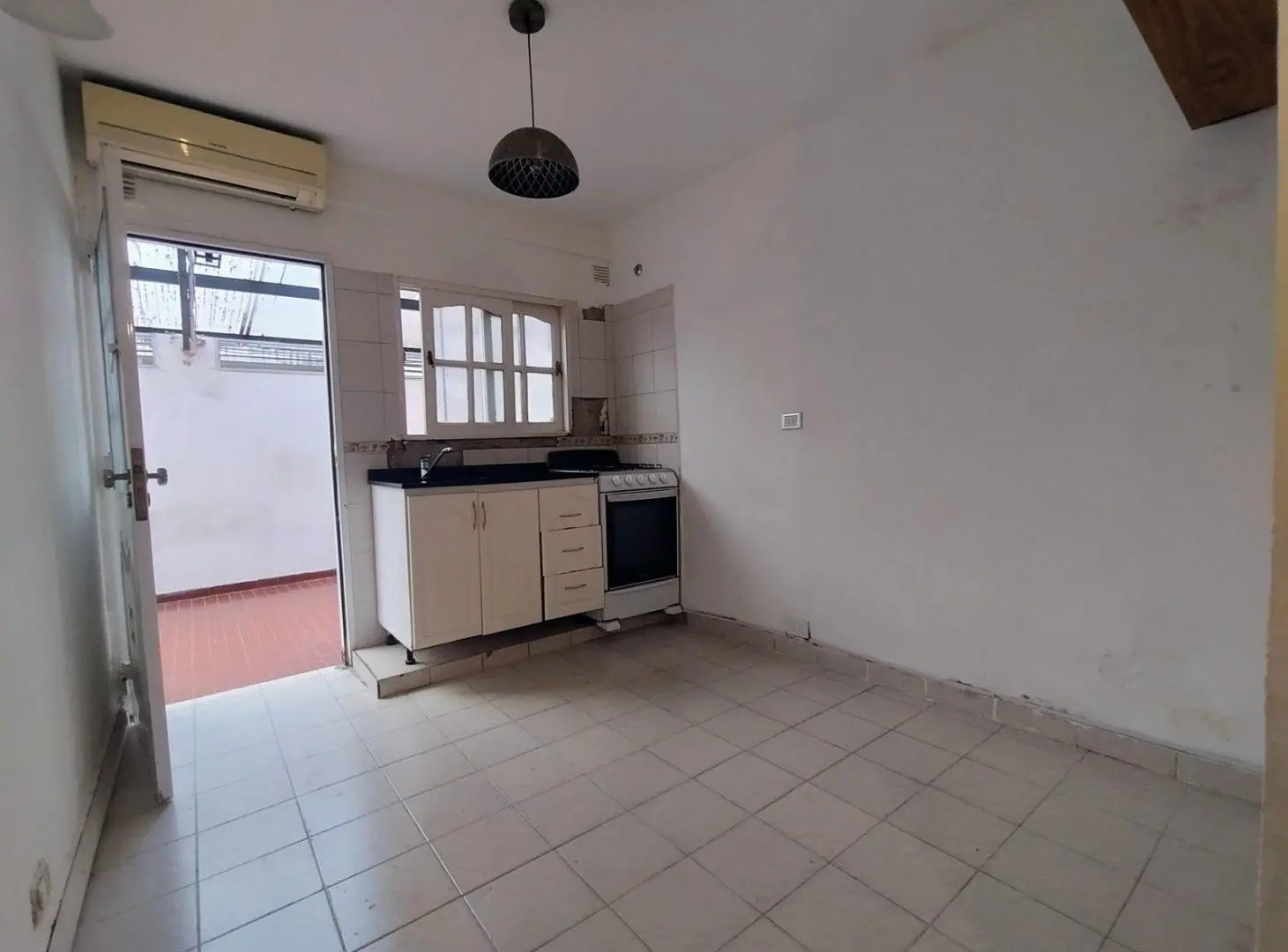 Venta de departamento 3 ambientes con pato privado, Moron .- 4
