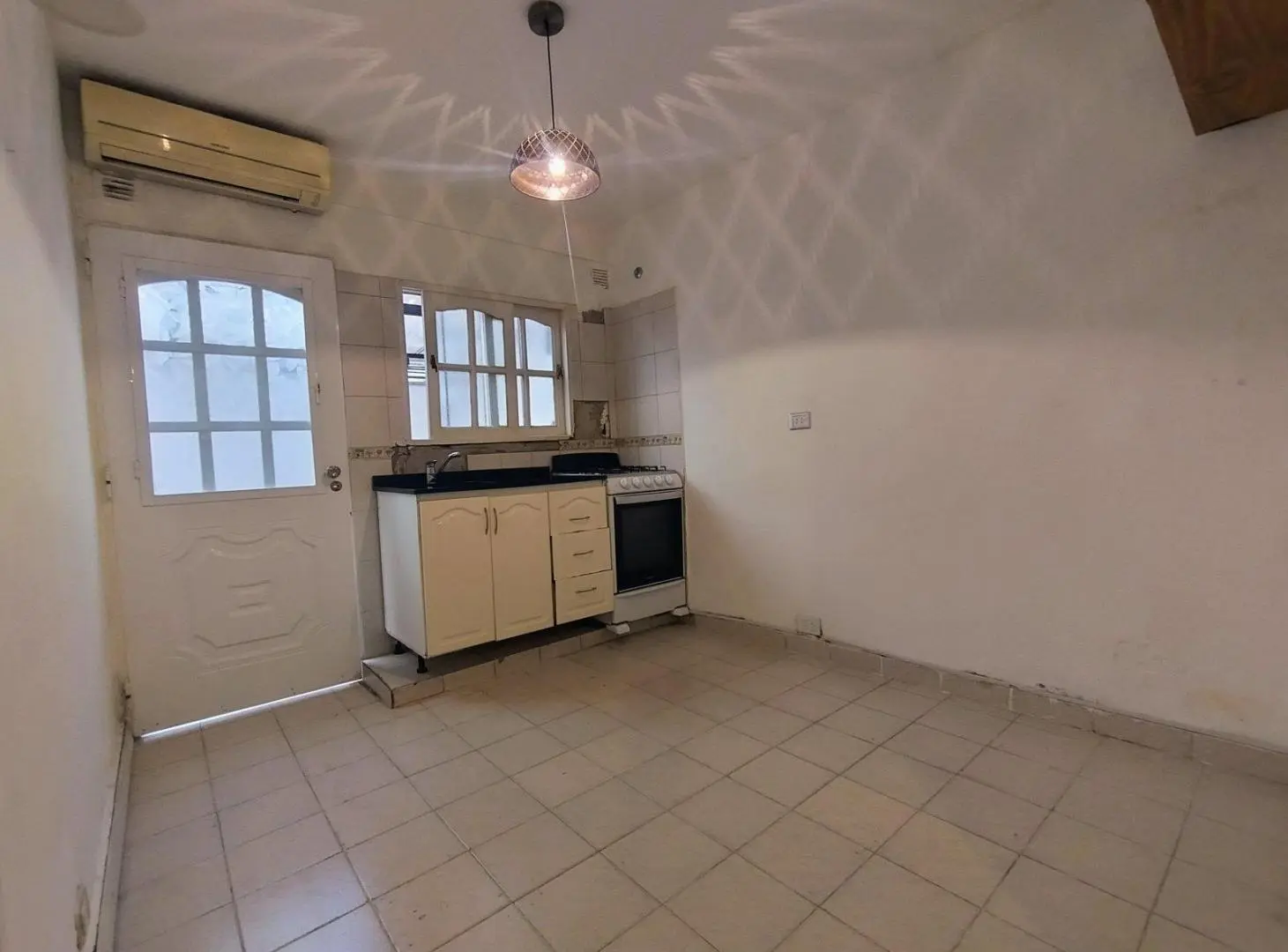 Venta de departamento 3 ambientes con pato privado, Moron .- 2