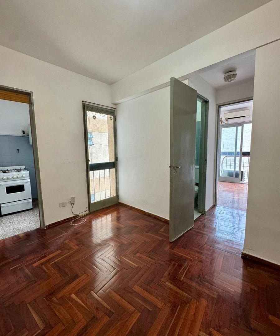 DEPARTAMENTO 2 AMBIENTES LATERAL - MUY LUMINOSO - GASCÓN 500 - ALMAGRO