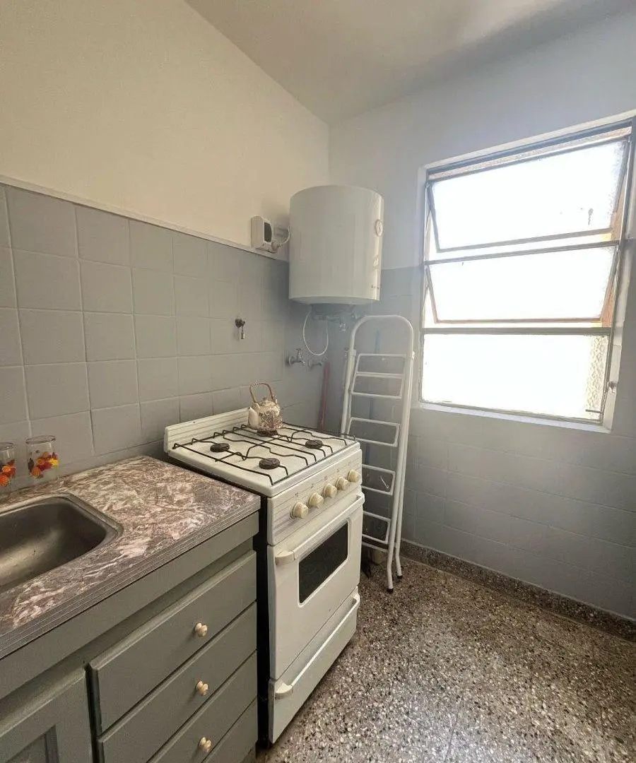 DEPARTAMENTO 2 AMBIENTES LATERAL - MUY LUMINOSO - GASCÓN 500 - ALMAGRO 3