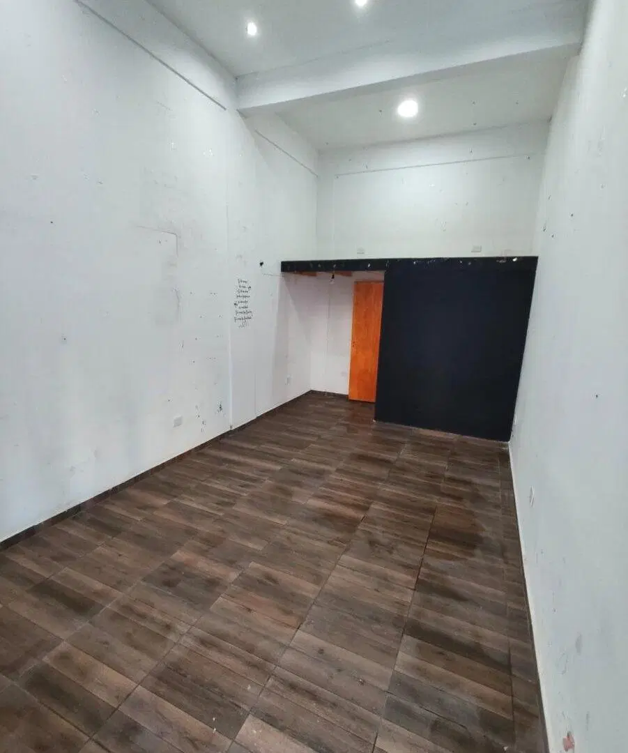 Alquiler de Local en castelar Sur 3