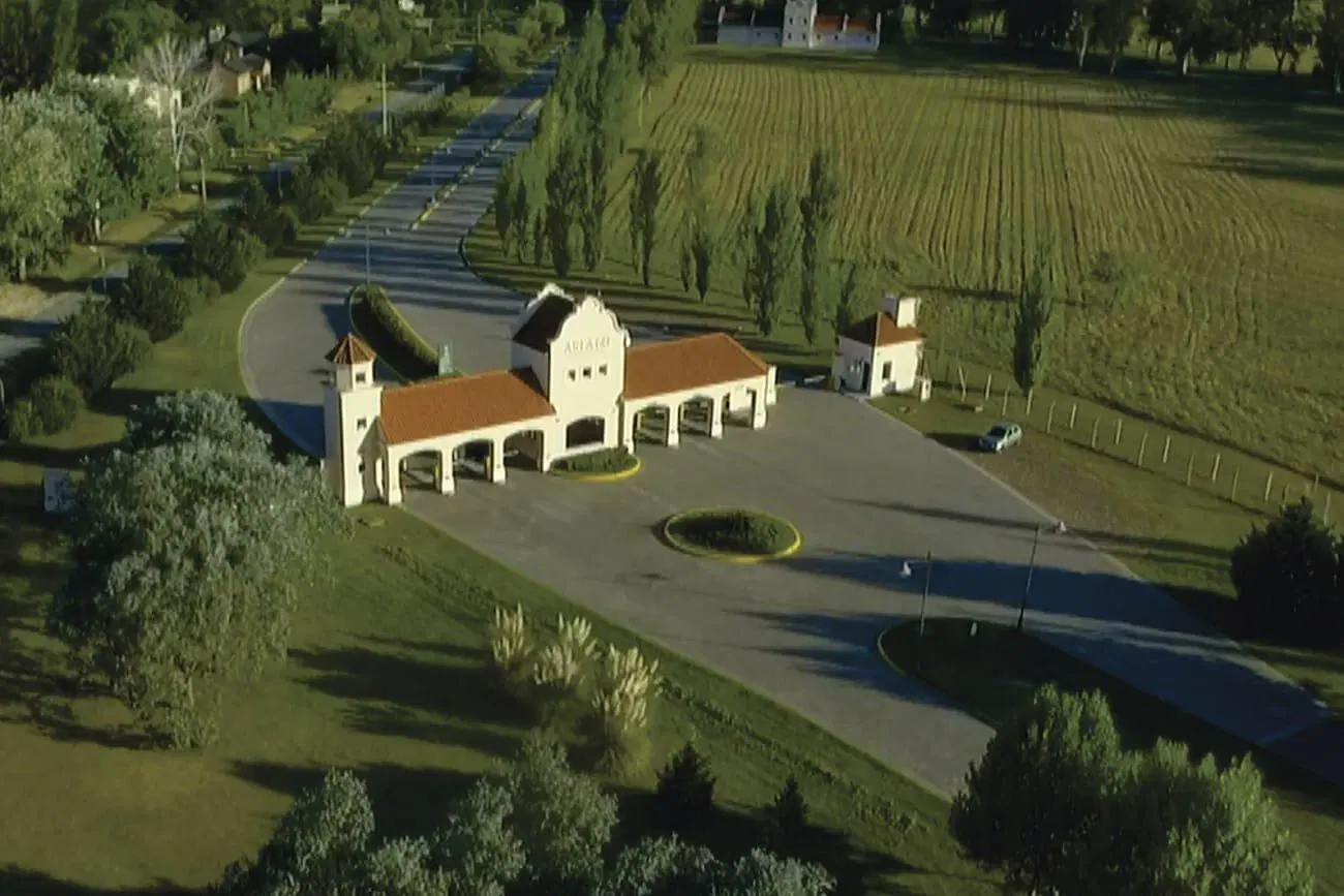 VENTA CASA DE CAMPO EN CONSTRUCCIÓN, LA VICTORIA POLO CLUB-LA PLATA 5