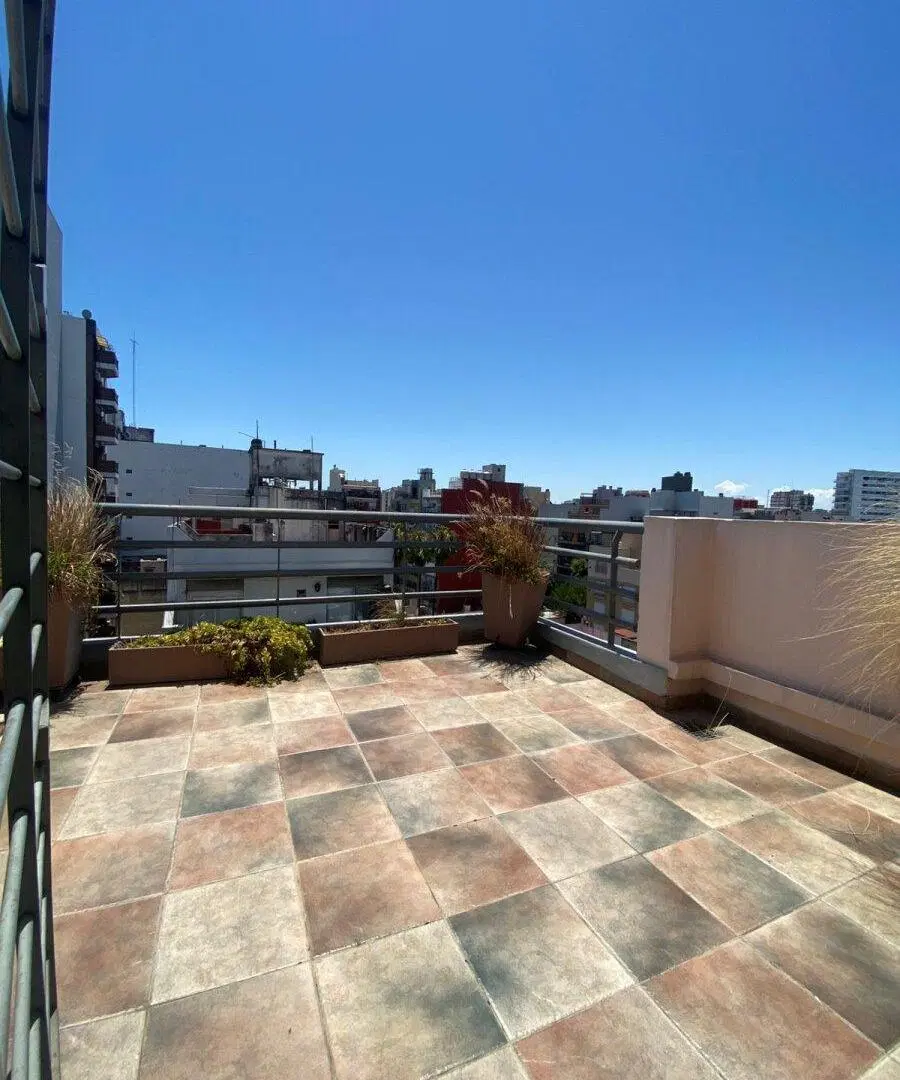 EXCELENTE DUPLEX. 3 AMBIENTES  Sup LUMINOSO. Balcón aterrazado 4