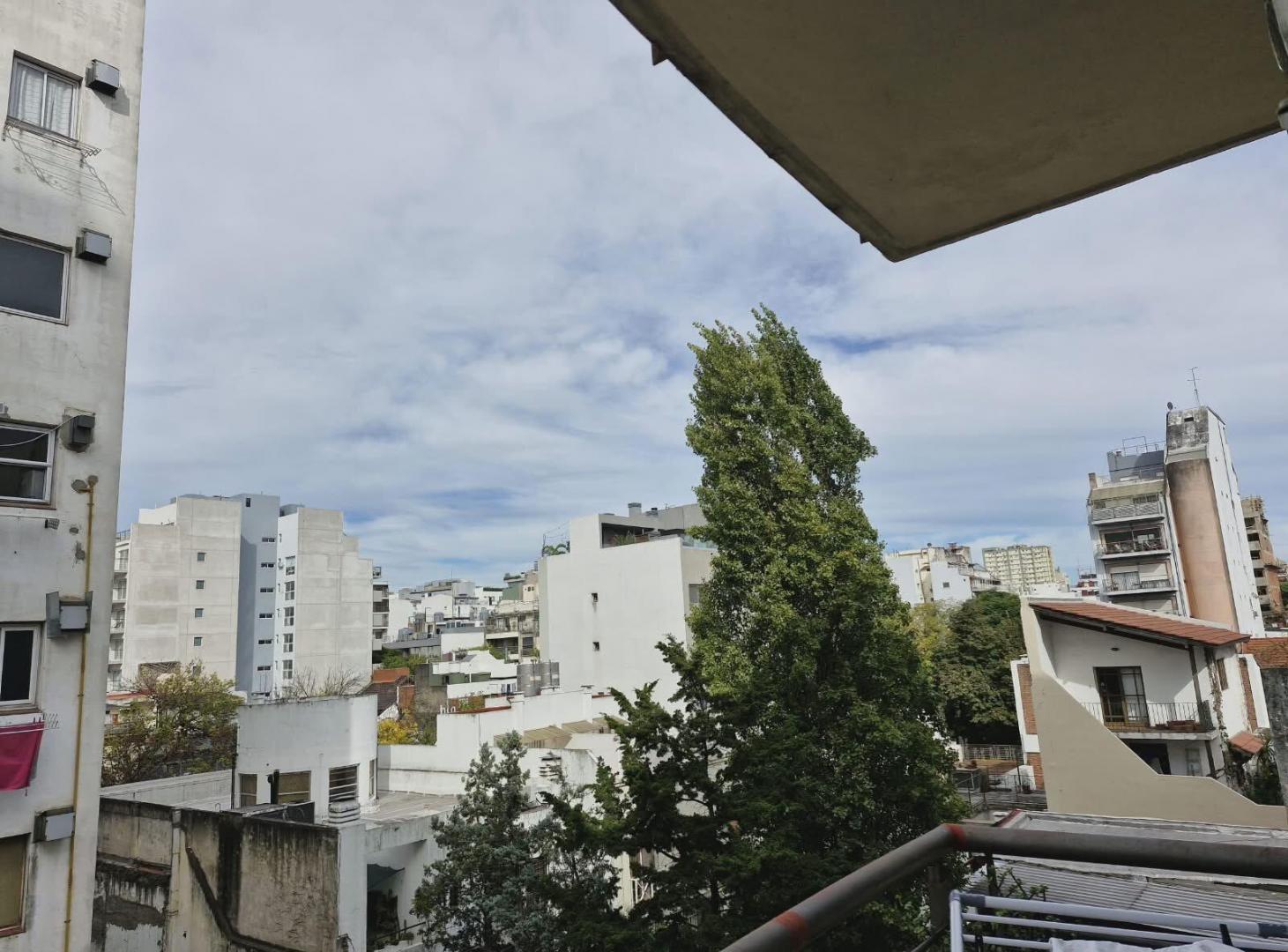 Semi Piso 3 Ambientes en Pedro Goyena: Balcón, Confort, Silencio y Ubicación Premium