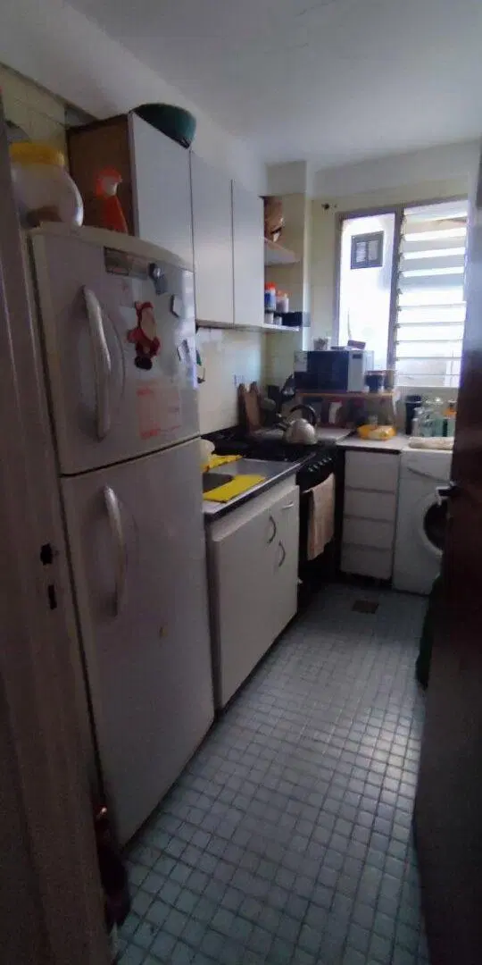 Hermoso 2 ambientes al frente, balcon, patio, cochera, baulera. Ideal inversor 4