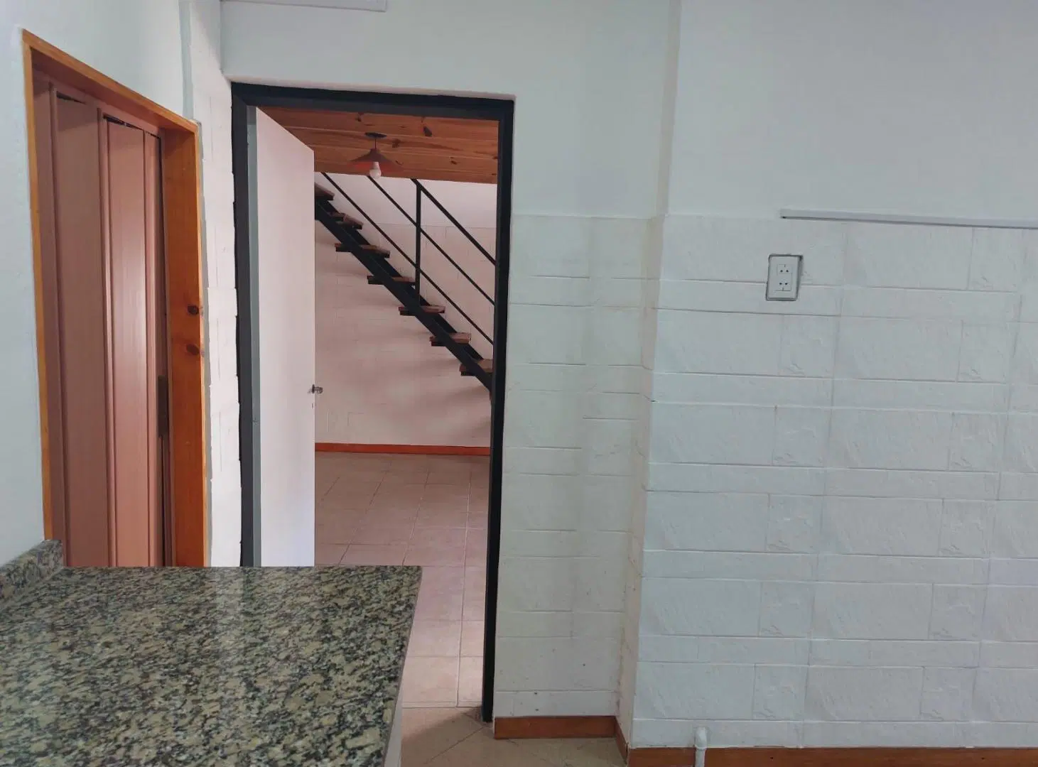 Venta Casa Multifamiliar con Renta 4