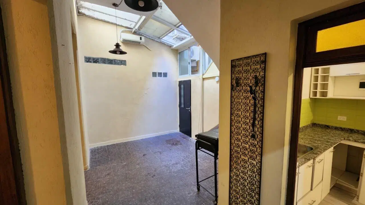 PH de 3 ambientes frente al Parque Chacabuco - Refaccionado y con patio interno - APTO CRÉDITO 2