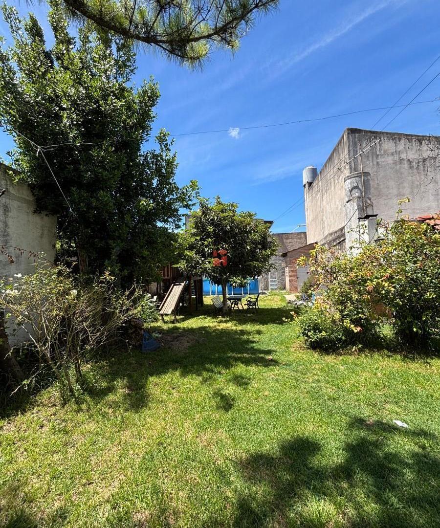 Amplia Casa Quinta de 6 ambientes con gran terreno en Longchamps