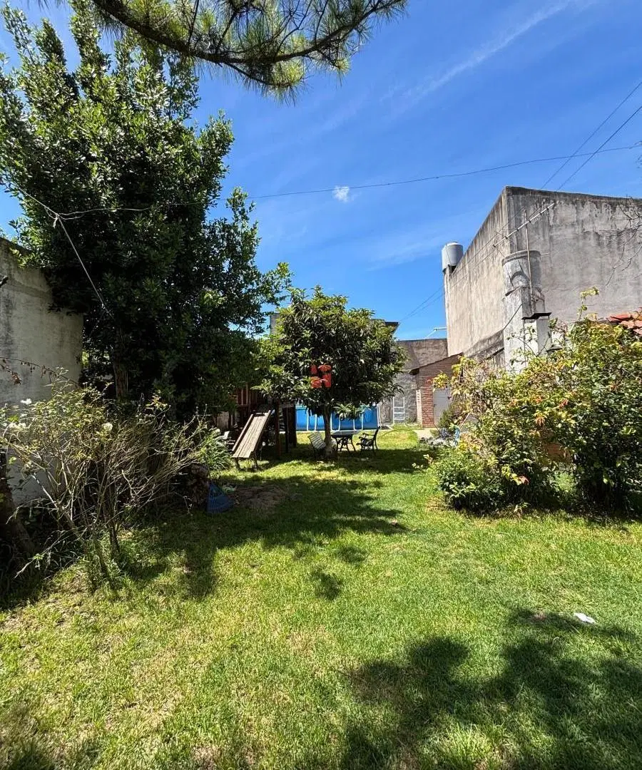 Amplia Casa Quinta de 6 ambientes con gran terreno en Longchamps 4