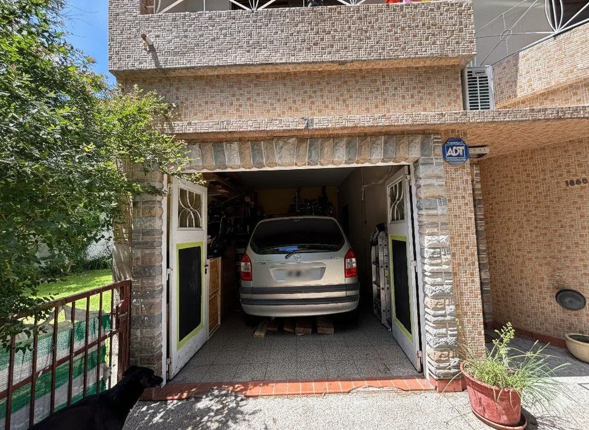 Amplia Casa Quinta de 6 ambientes con gran terreno en Longchamps 3
