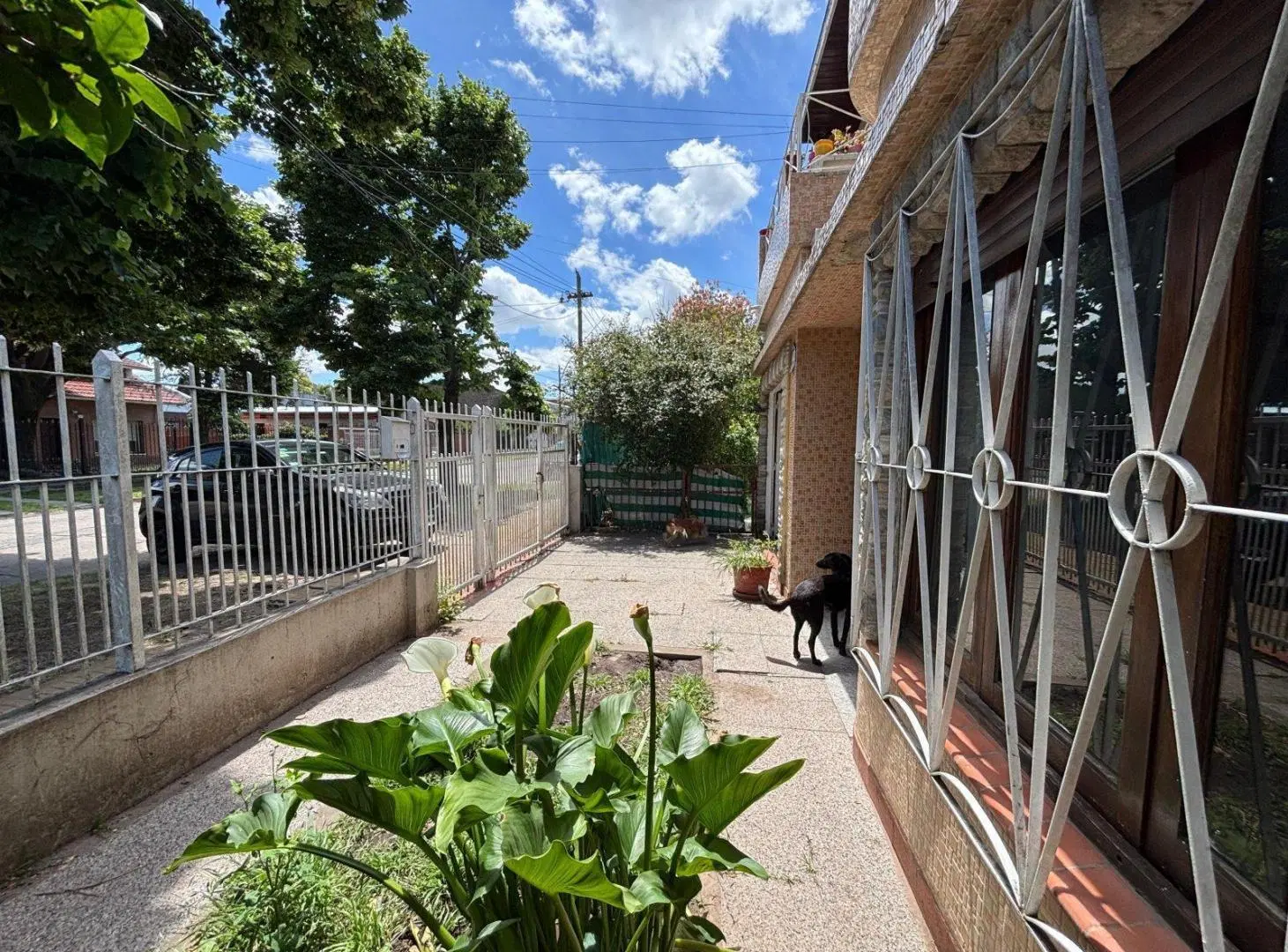 Amplia Casa Quinta de 6 ambientes con gran terreno en Longchamps 2