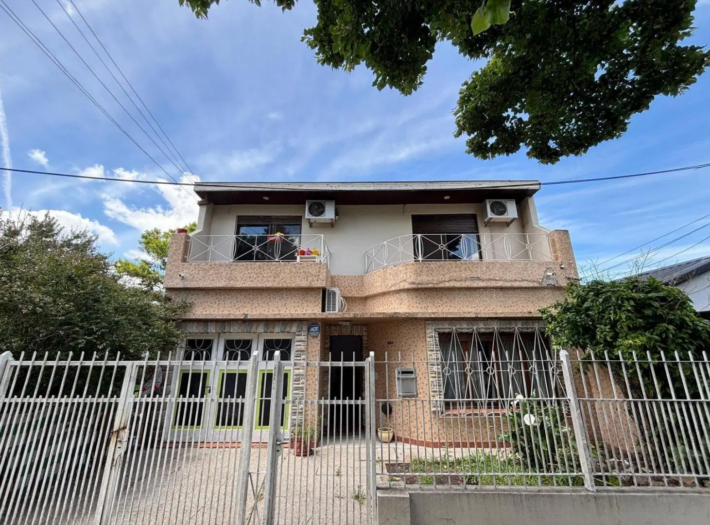 Amplia Casa Quinta de 6 ambientes con gran terreno en Longchamps 5