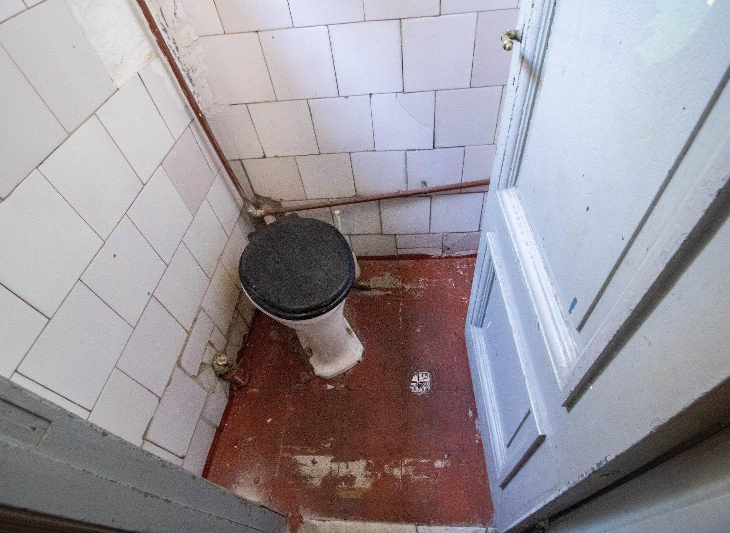 Casa de 3 Plantas con Patios y Terraza - 505m² - Congreso - Pensión/Hotel - Escuchan ofertas