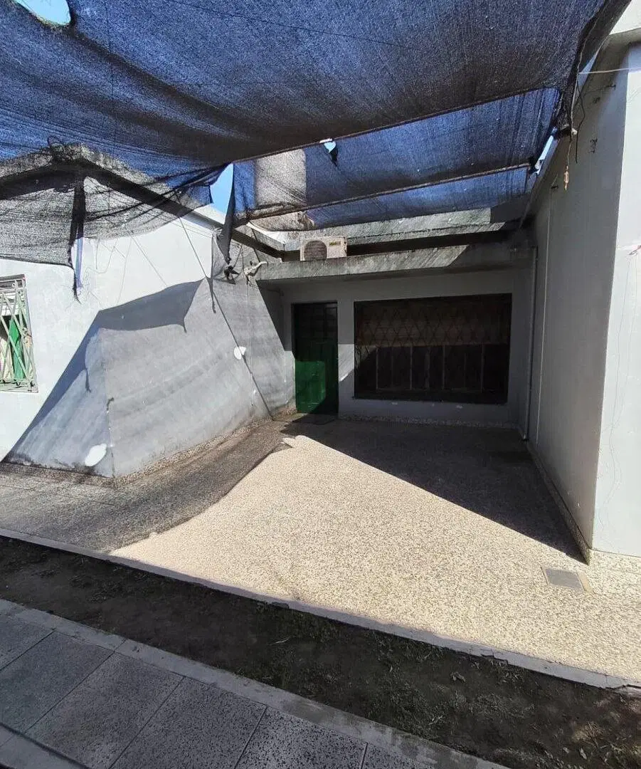 Casa en venta con 2 Locales, apto a credito Hipotecario 1