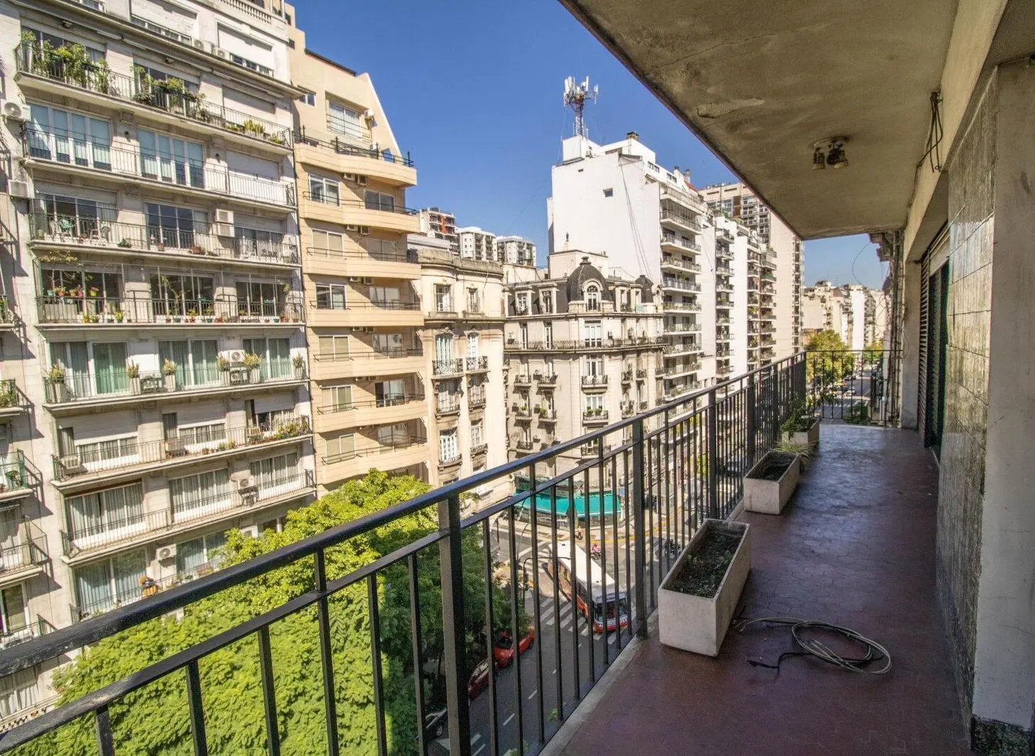 Semipiso 4 Ambientes con Balcón corrido y Dependencia - Luminoso - Apto profesional - 127m² - Barrio 4