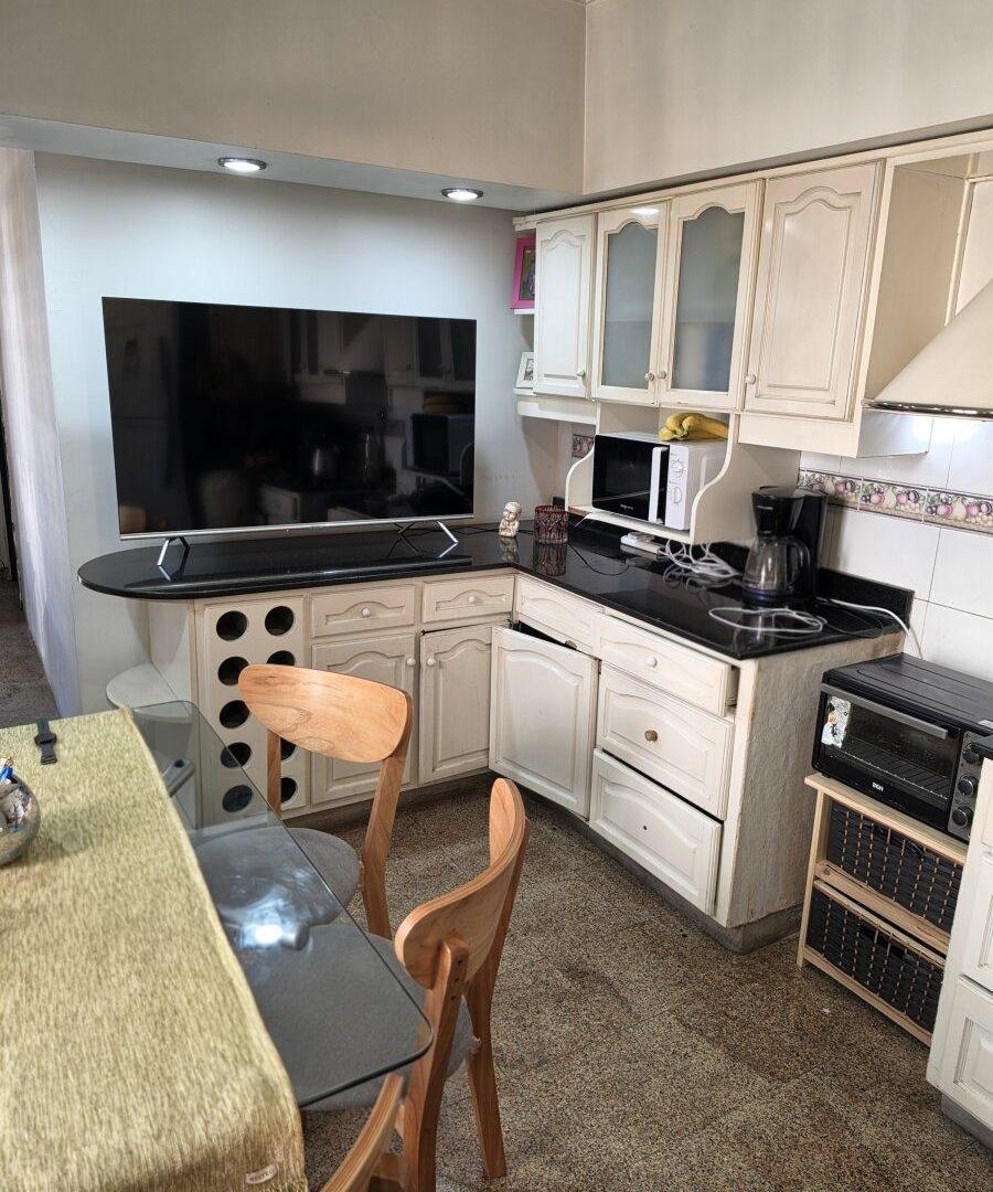 Foto de ALQUILER: Hermoso Chalet Dividido en Departamentos - ISIDRO CASANOVA, imagen 3