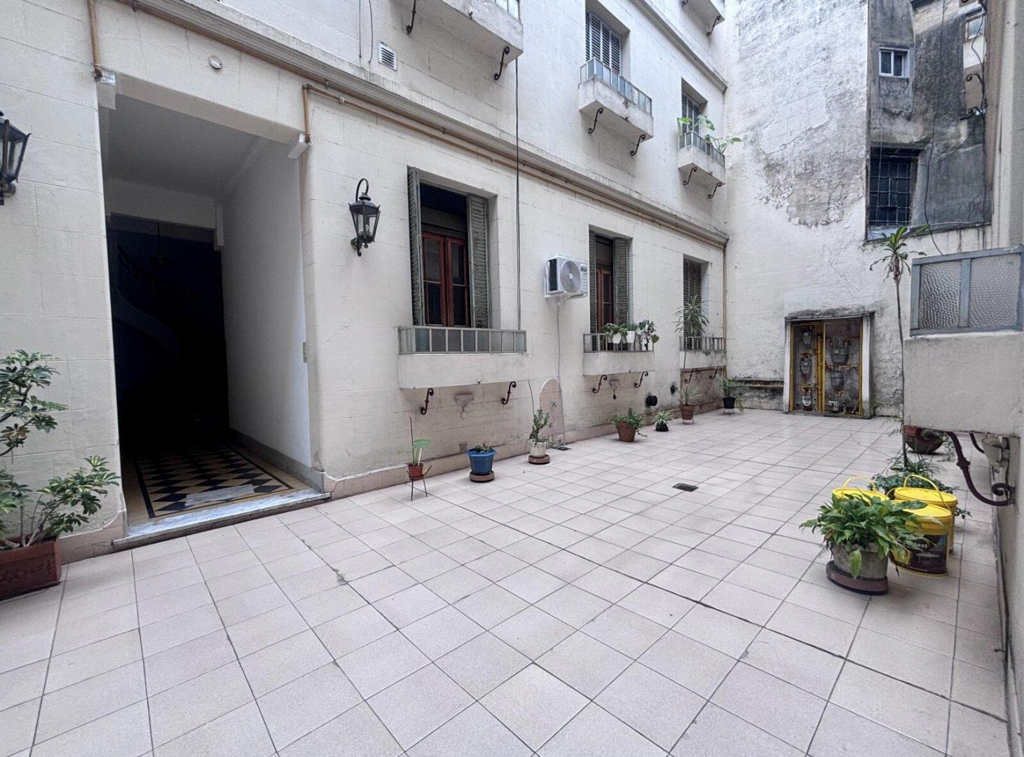 Imperdible departamento estilo PH de 3 ambientes con dependencia, muy luminoso. Caballito. APTO CRÉD