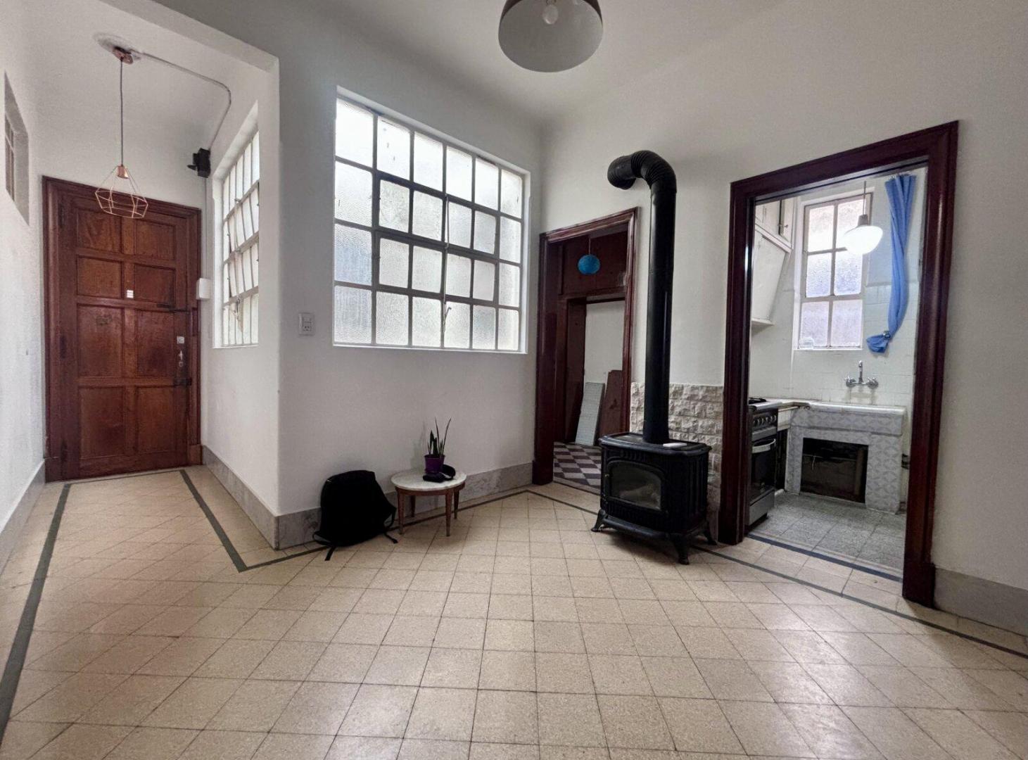 Imperdible departamento estilo PH de 3 ambientes con dependencia, muy luminoso. Caballito. APTO CRÉD