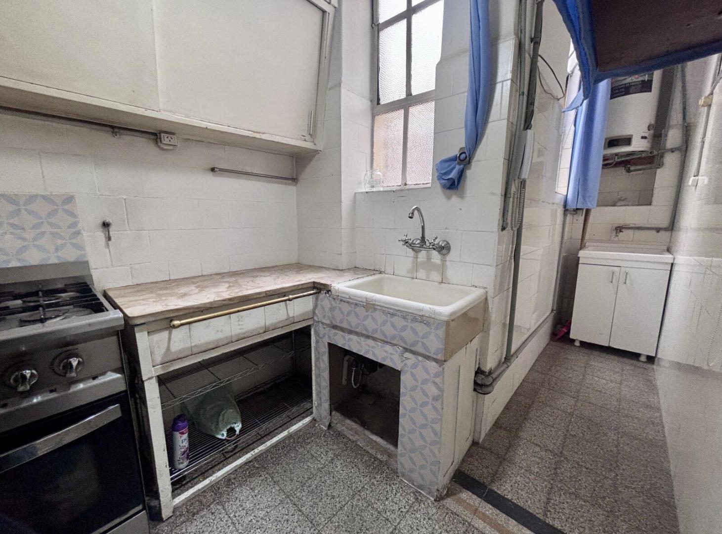 Imperdible departamento estilo PH de 3 ambientes con dependencia, muy luminoso. Caballito. APTO CRÉD
