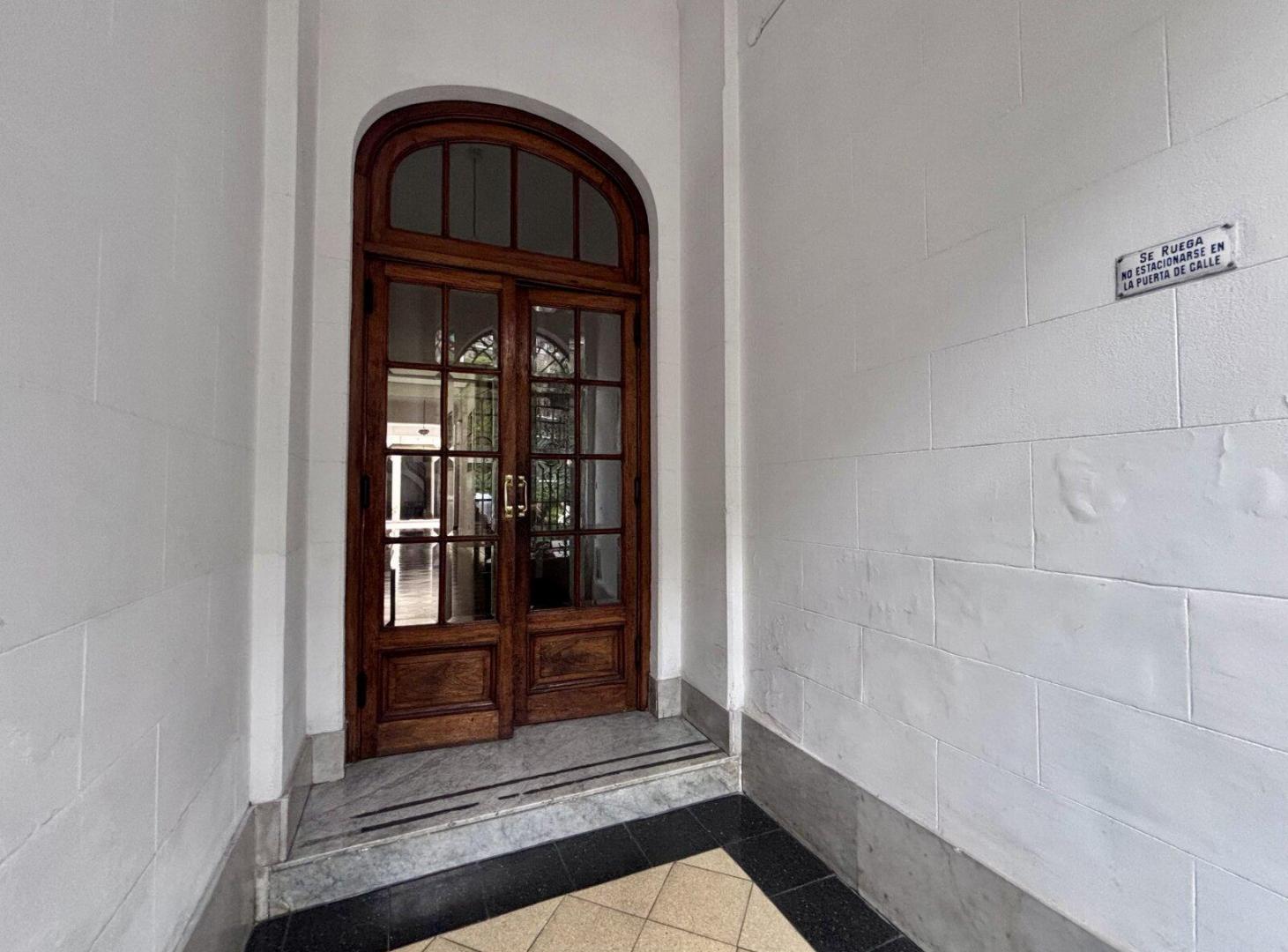 Imperdible departamento estilo PH de 3 ambientes con dependencia, muy luminoso. Caballito. APTO CRÉD