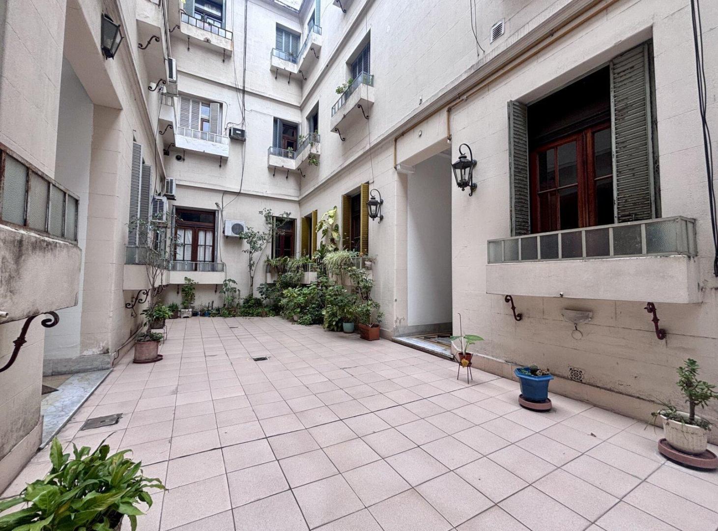 Imperdible departamento estilo PH de 3 ambientes con dependencia, muy luminoso. Caballito. APTO CRÉD