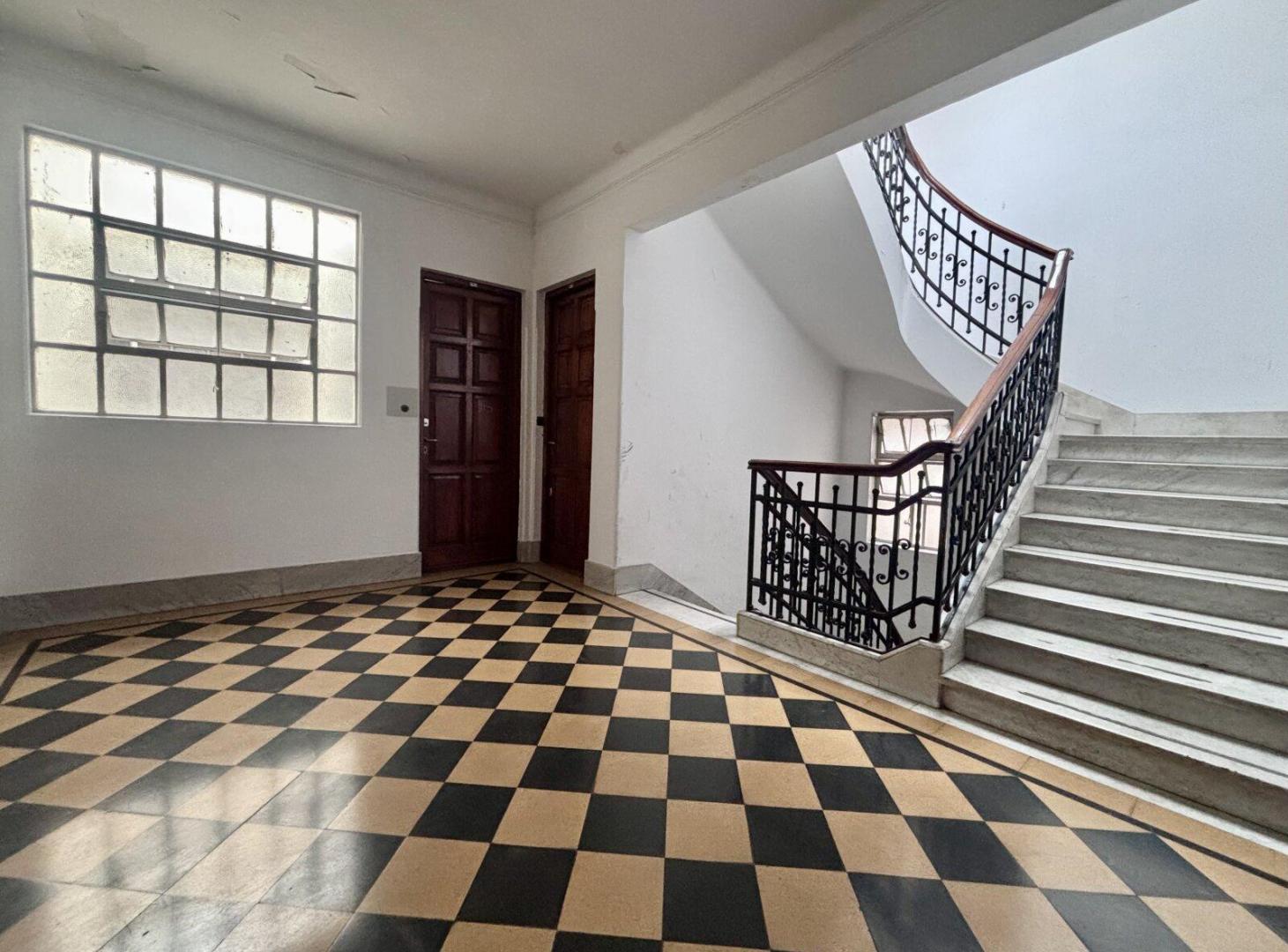 Imperdible departamento estilo PH de 3 ambientes con dependencia, muy luminoso. Caballito. APTO CRÉD