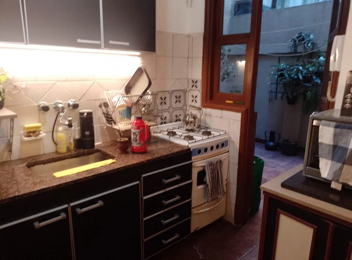 FLORES, YERBAL 2500, 47 M2, 3 AMBIENTES EN PLANTA BAJA. PATIO CON LAVADERO.  USD 86.000.- 5